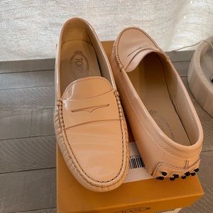 Tods patent leather nude loafers size 39